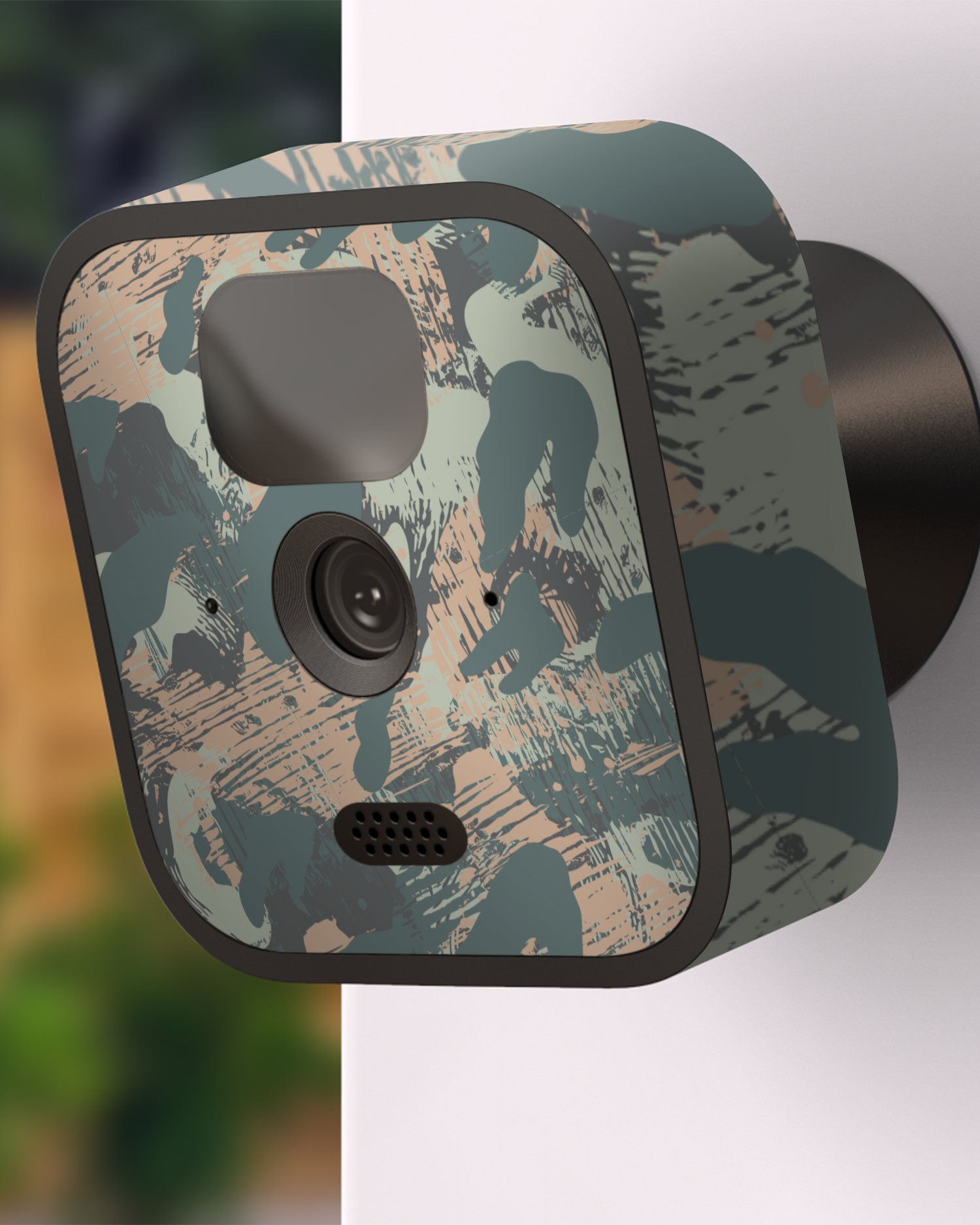 Camouflage Mix Kamera Aufkleber Blink Outdoor (2020) an Außenwand angebracht