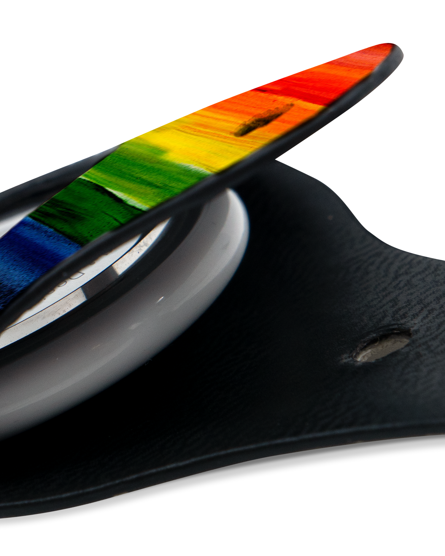 Close-Up: AirTag Anhänger mit Striped Tie Dye Design
