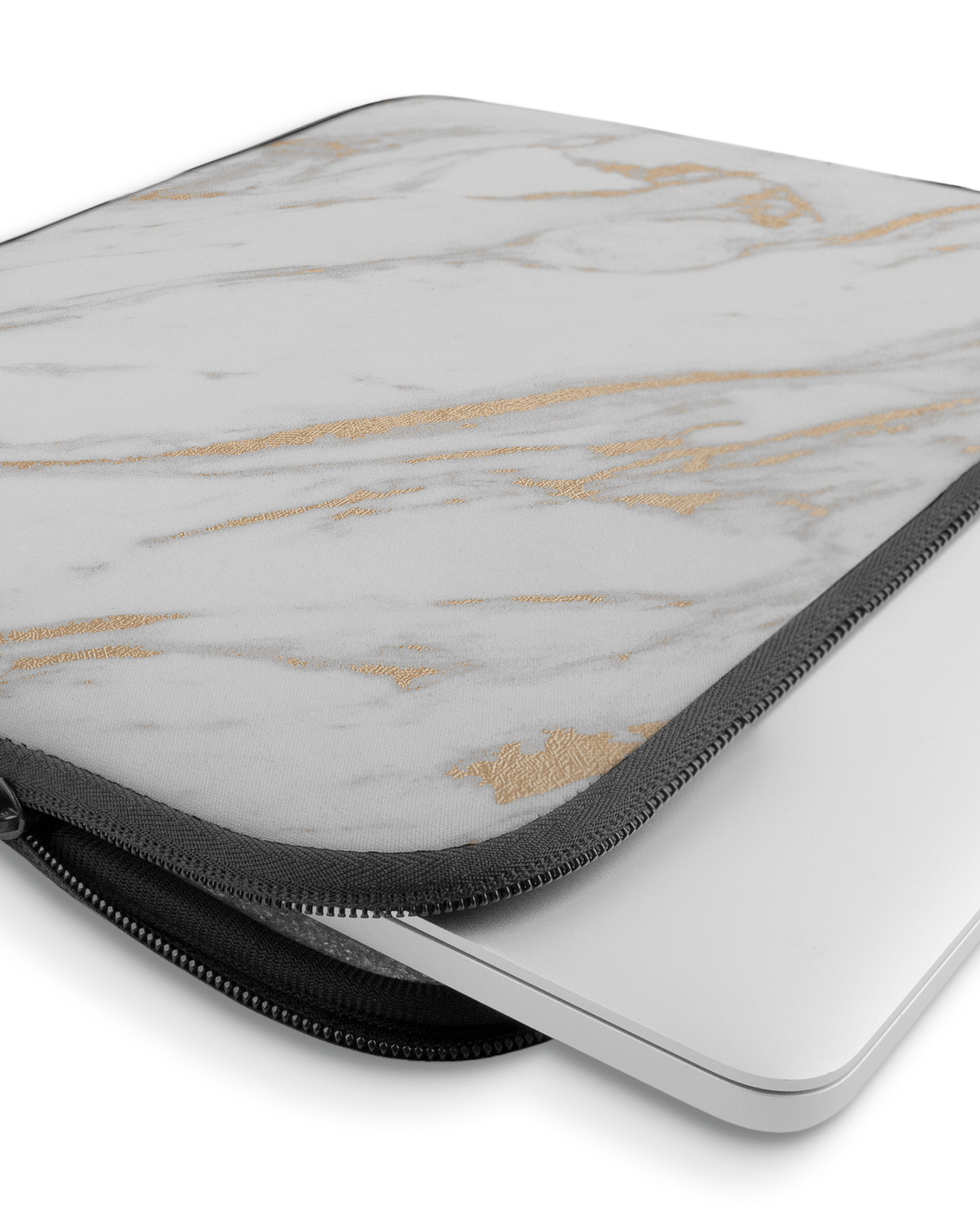Gold Marble Elegance Laptophülle 15 Zoll mit Gerät im Inneren